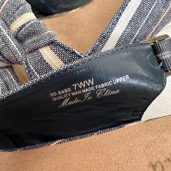New Bella Vita Seraphina 2 Navy Stripe Espadrille Wedge Sandals Women’s 7WW - Picture 12 of 14